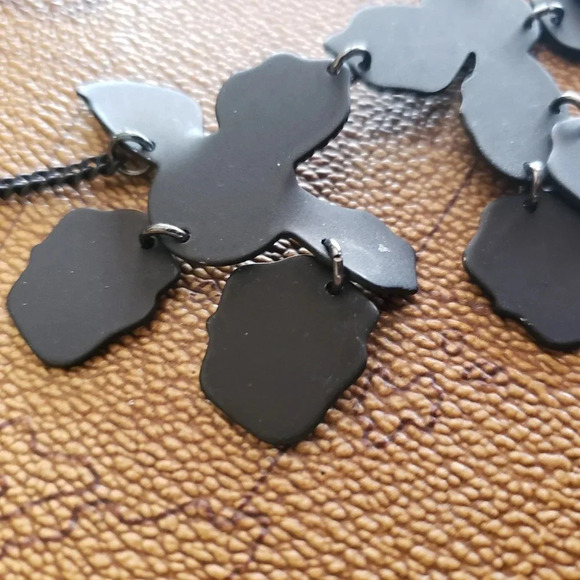 *NECKLACE black on  black flower 16" to 18"* - Picture 2 of 8